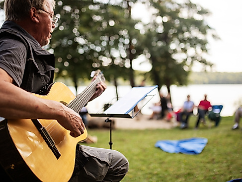 Lagerfeuerlieder mit Reinhard Heymann & Tom Steffens