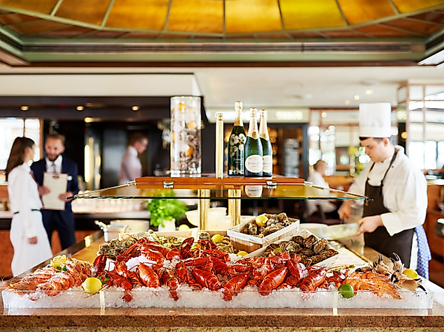 grand-elysee-hamburg_brasserie_flum_hummerauslage_c_grand-elysee