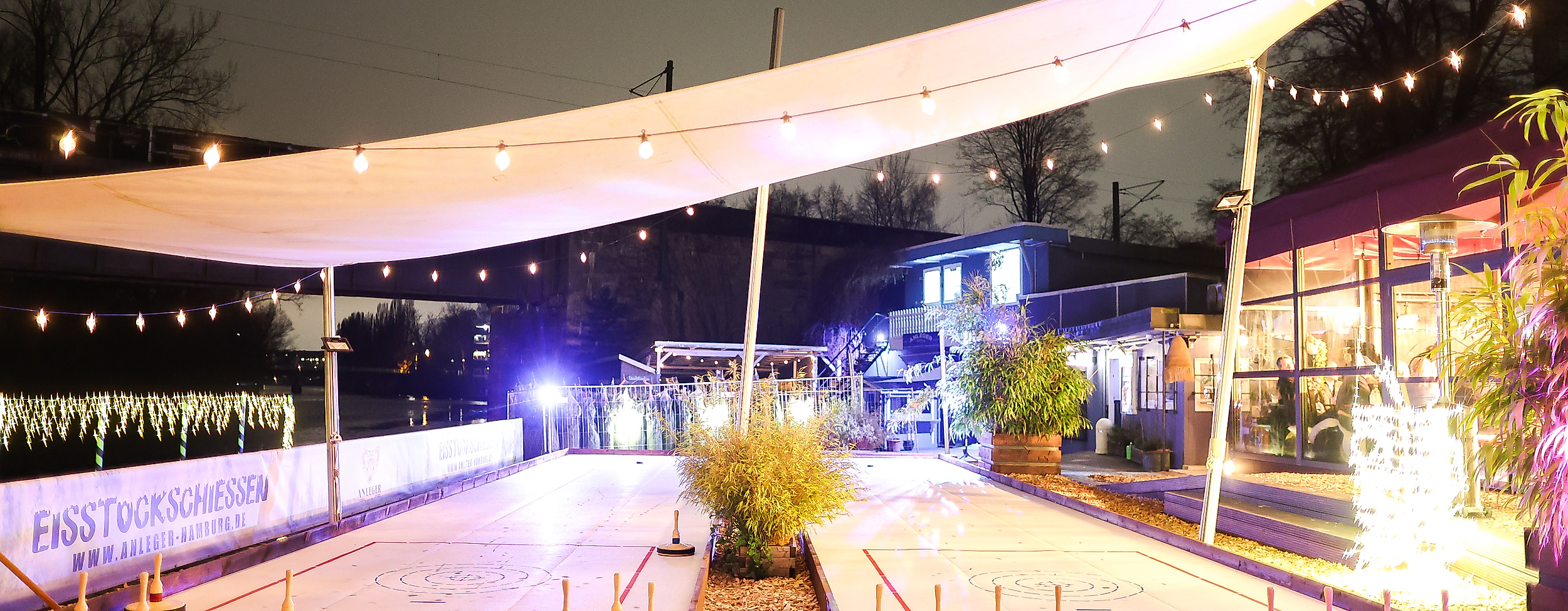 Christmas market at Anleger Hamburg