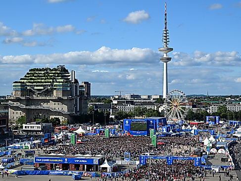 Fan Zone_mit Public Viewing Heiligengeistfeld-Royalty Free (RF)
