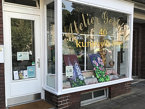 Schaufenster Atelier Geddert 40 kunstvolle Jahre schräg