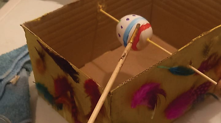 Ferien-Museumstag: Ostereieranmalmaschine