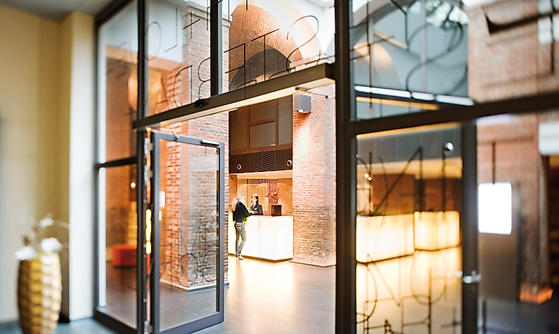 Mövenpick Hotel Hamburg: Rezeption