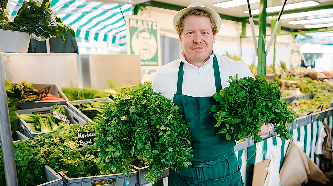 Isemarkt-kräuterverkäufer-c-mediaserver-hamburg-Lisa-Knauer-web