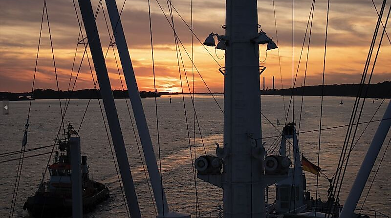 Mittsommernachtsfahrt HAMBURG - HAMBURG