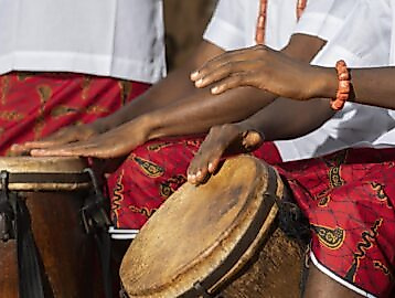 AfrikanischesTrommeln_Bild_Freepik-405x270