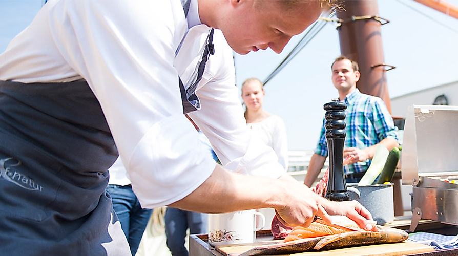 Barbecue-Segeltörn auf der Elbe in Hamburg