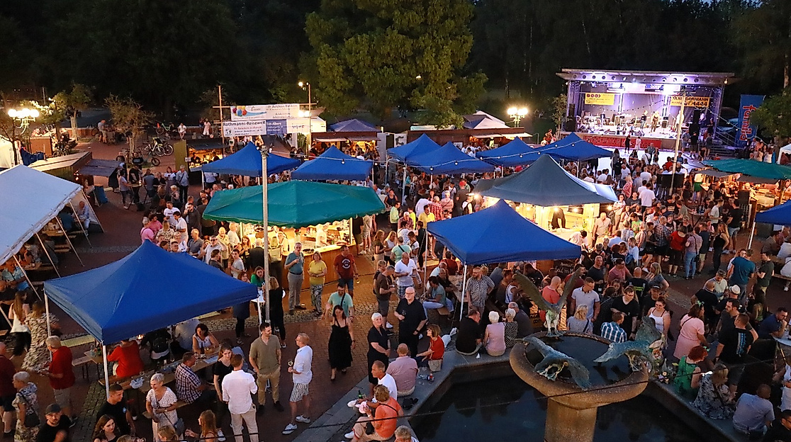 Abendlicher Blick aufs Weinfest