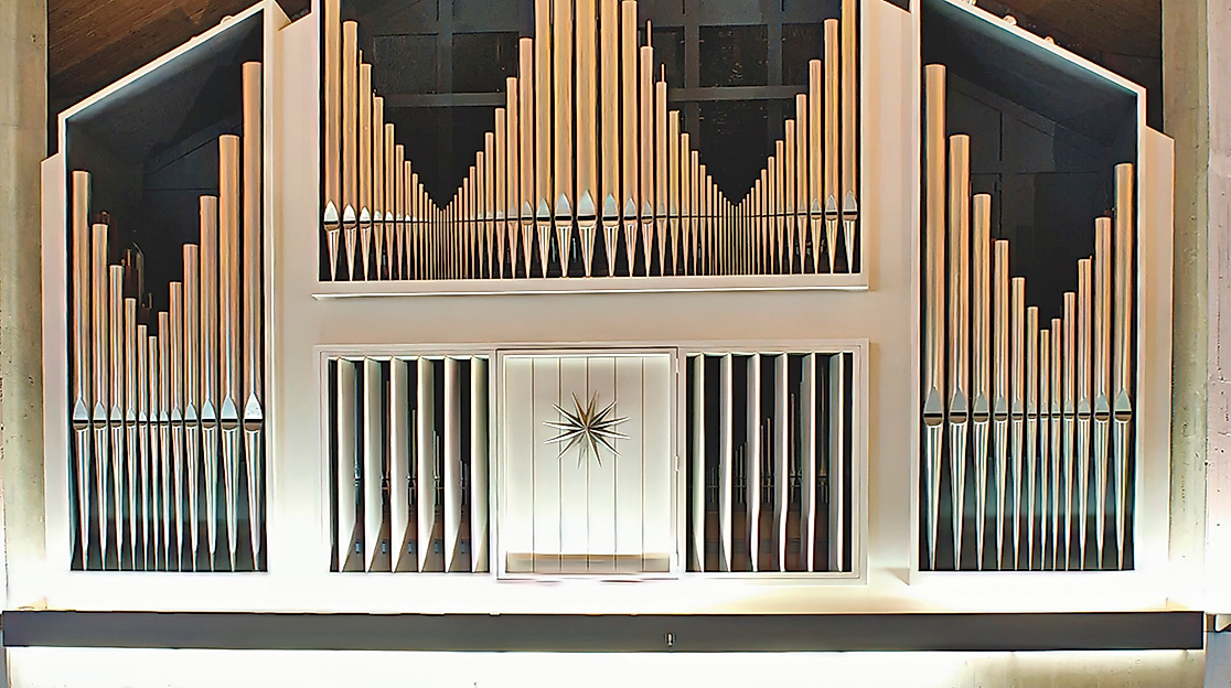 Die mit Mitteln der Deutschen Stiftung Denkmalschutz grundrenovierte Orgel von Sankt Gabriel nach der Renovierung