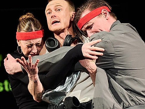 Keine Aufstiegsgeschichte
                                - Stückentwicklung von Marco Damghani, Olivier David und Ensemble