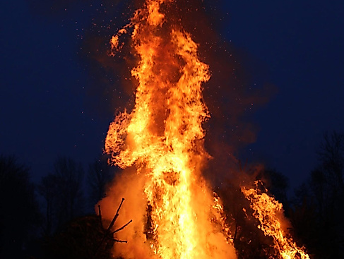 Großes Osterfeuer