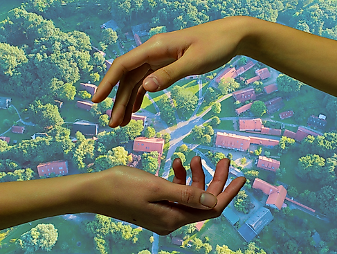 Interaktives-Rollenspiel_Visionen-vom-Geben-&-Nehmen_c_Stefano-Oppo_Skyimage21