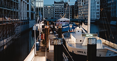 Fotograf_ Philipp Riemann Außen am Abend quer