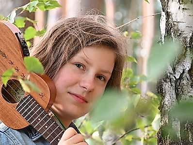 foto-pola-ukulele-wald_600pixel