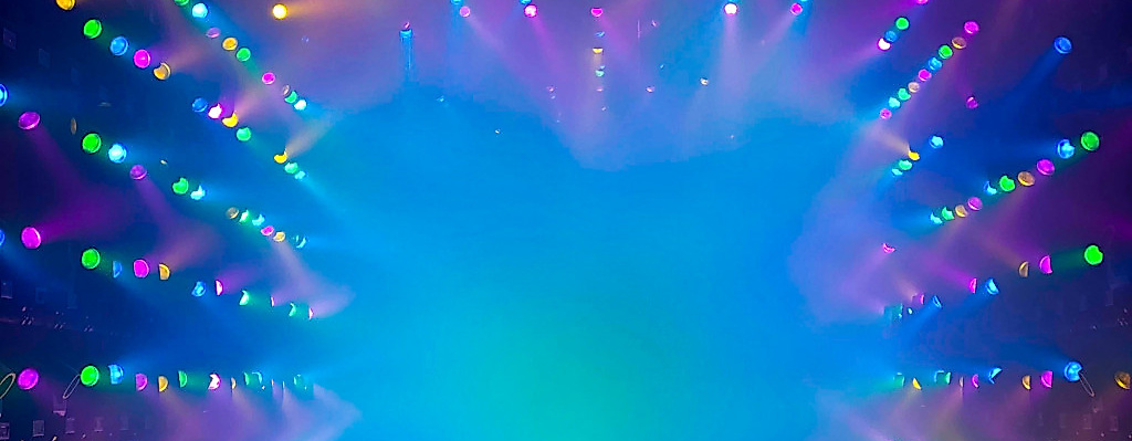 digital-art-museum_chromatic-light-wall_c-2021_teamlab