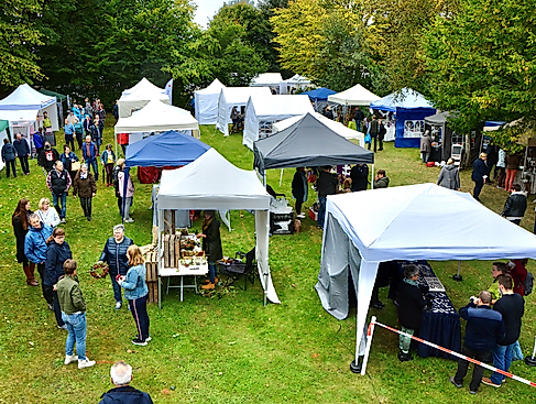 Kunsthandwerkermarkt und Erntedank-Gottesdienst