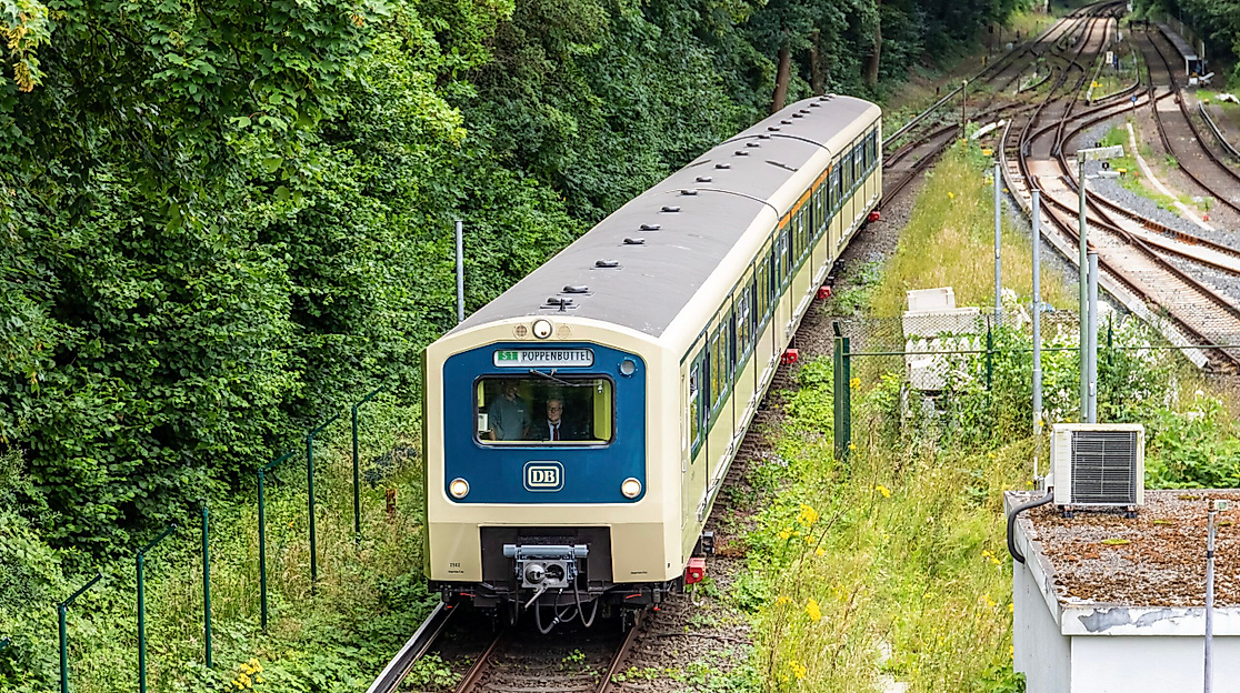 Museumszug 472 062 bei der Einfahrt in den Bf. Poppenbüttel