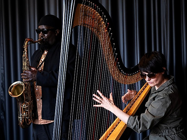 Alina Bzhezhinska & Tony Kofi / Moisés P. Sánchez