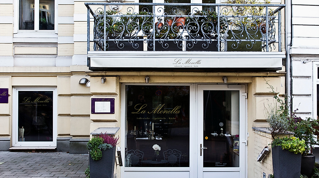 la-monella_front_c-2018_tschreiber