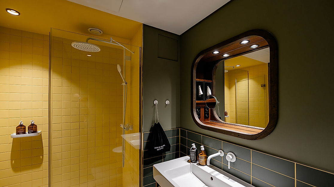 25hours Hotel HafenCity: Zimmer Medium Plus Bad