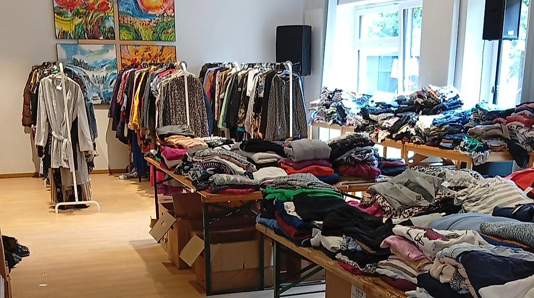 Frauenkleiderbörse