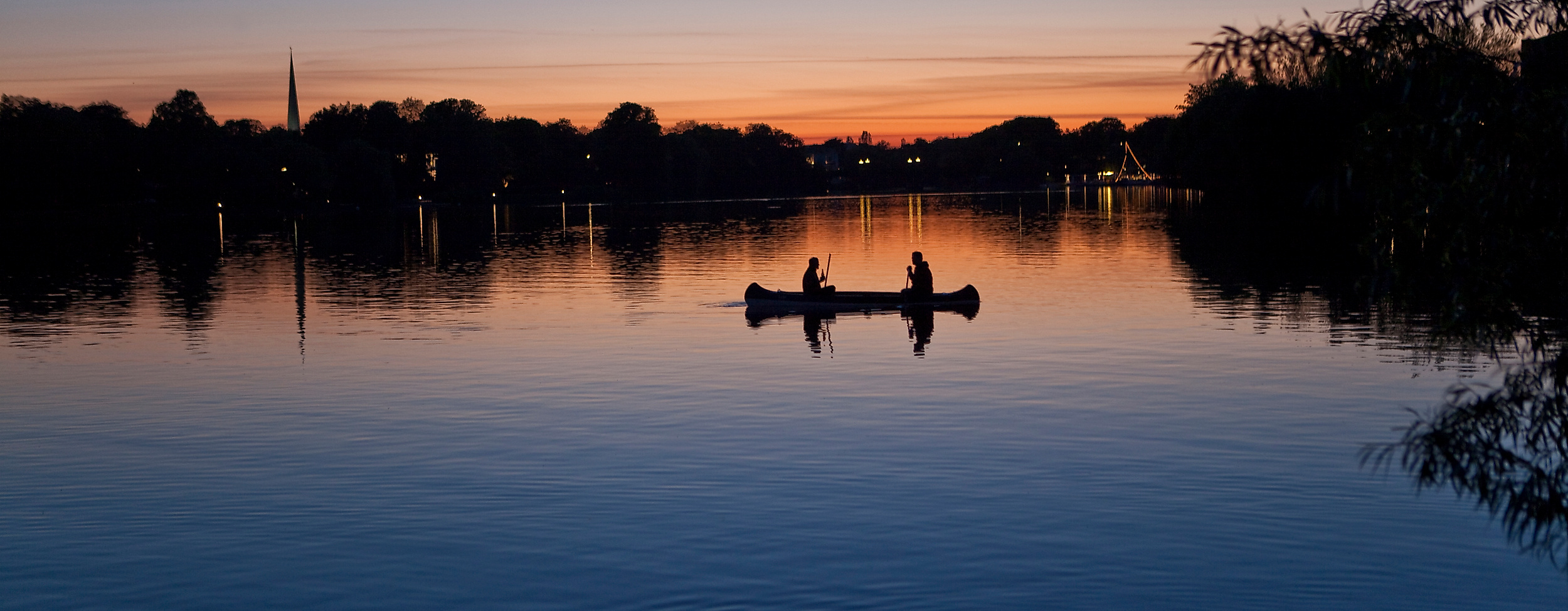 aussenalster_kanu-im-sonnenuntergang_c-joerg-modrow