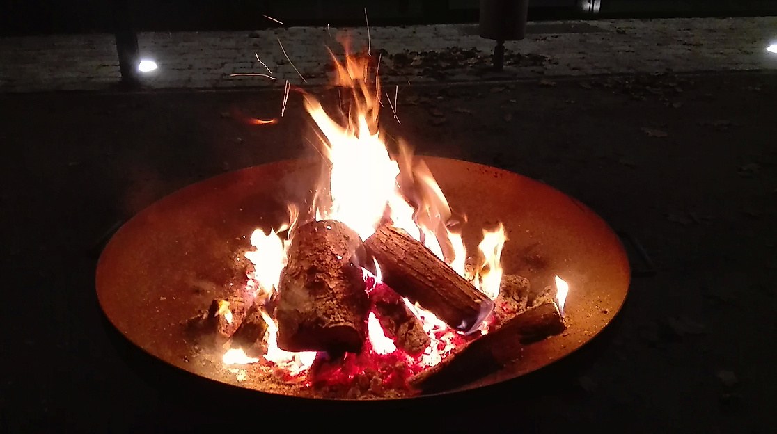 Adventsführung im Feuerschein durch die Welt der Sinne