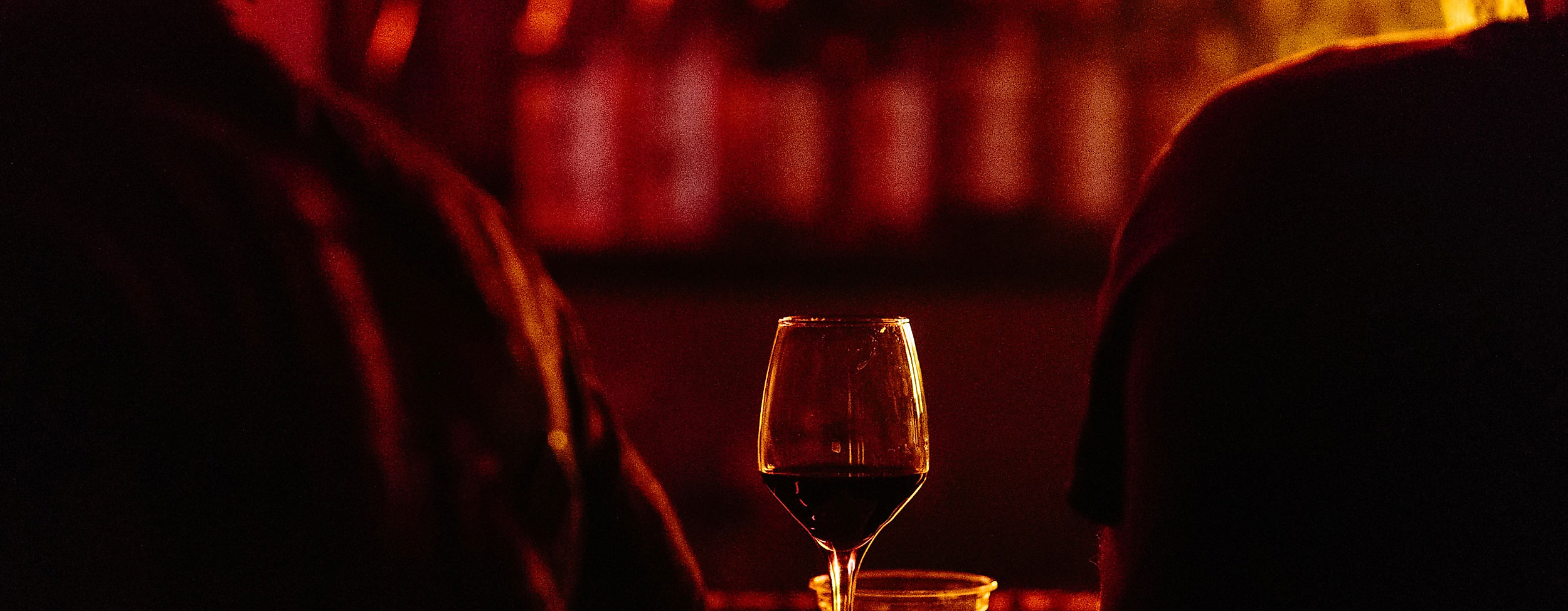 nachtleben-bar1910-c-unsplash-alexander-popov_1