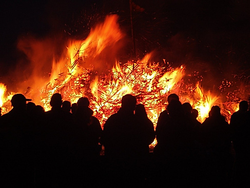 Osterfeuer in Schülp