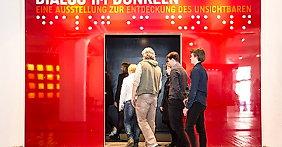 dialogimdunkeln-c-jensscholz