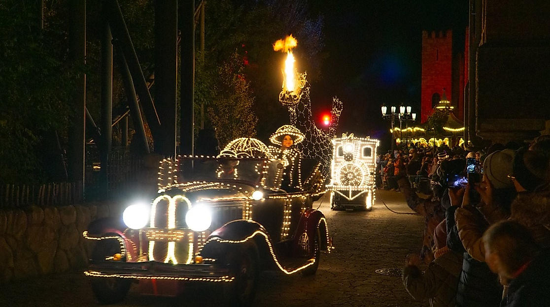 Die magische Lichterparade sorgt für leuchtende Kinderaugen.