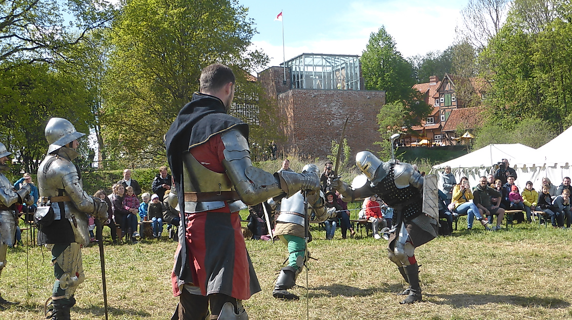 Walpurgisfeier und Burgfest auf Burg Bodenteich