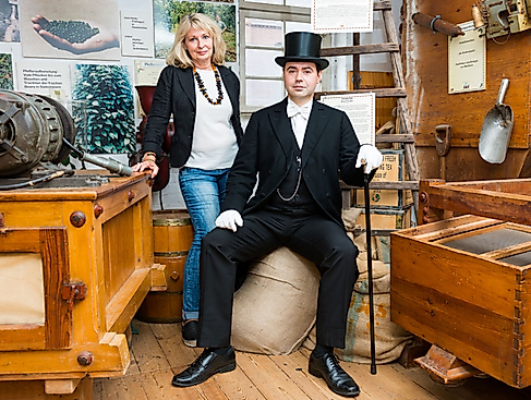 Spicys_Pfeffersack mit Fr. Vierk im Museum Pfefferecke