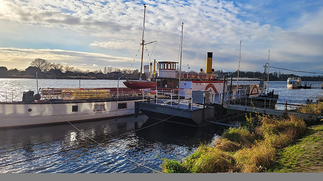 Rundfahrten mit dem Raddampfer "Kaiser Wilhelm" zur Fischmeile