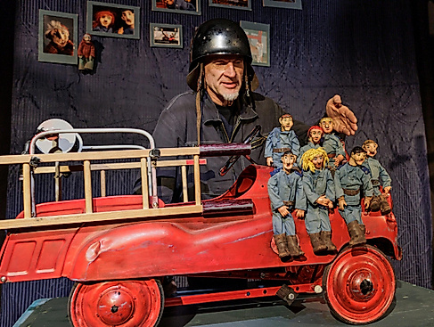 Bei der Feuerwehr wird der Kaffee kalt - Das Weite Theater