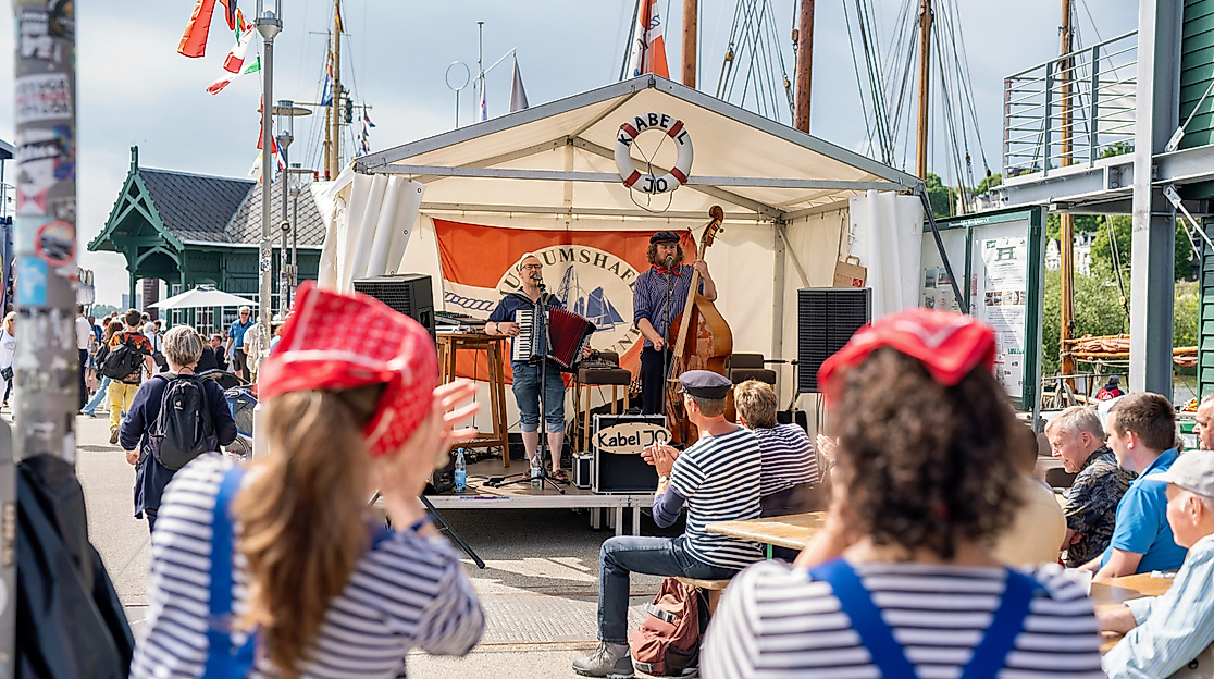 Bühne im Museumshafen_HG25_CHL_100525_-903076