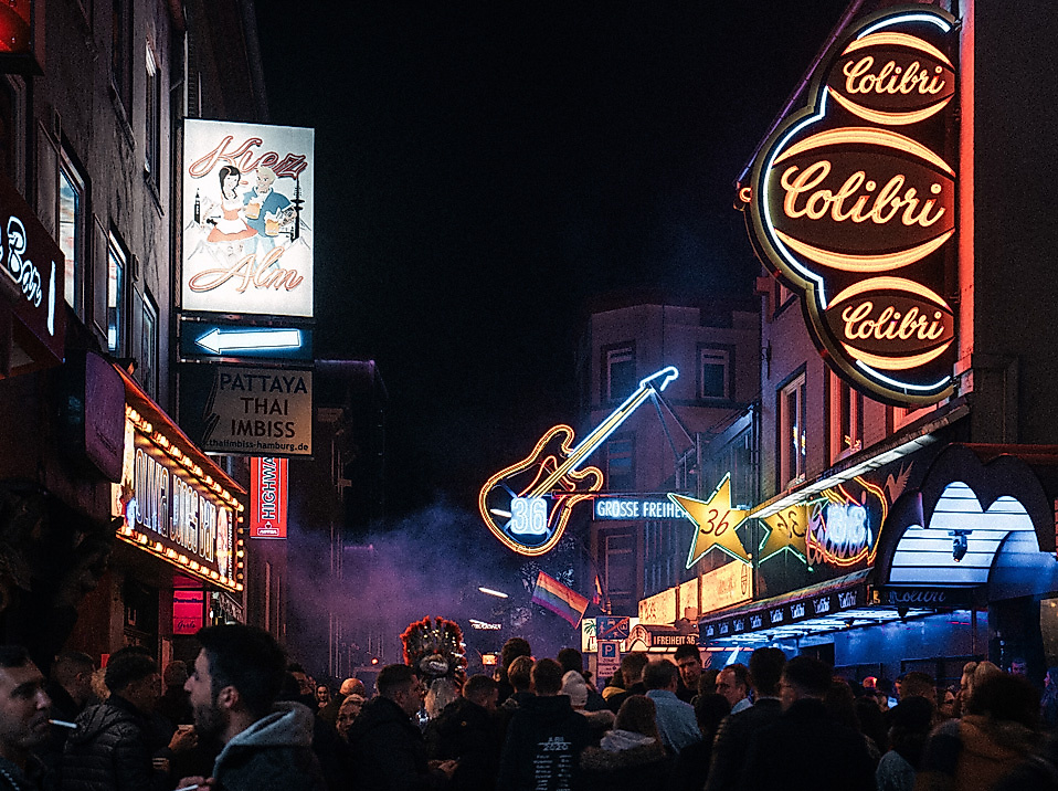 Reeperbahn in Hamburg bei Nacht