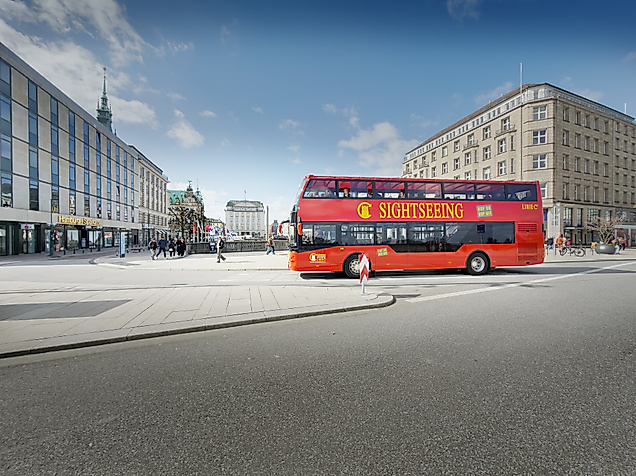 Sightseeing-Bus am Jungfernstieg