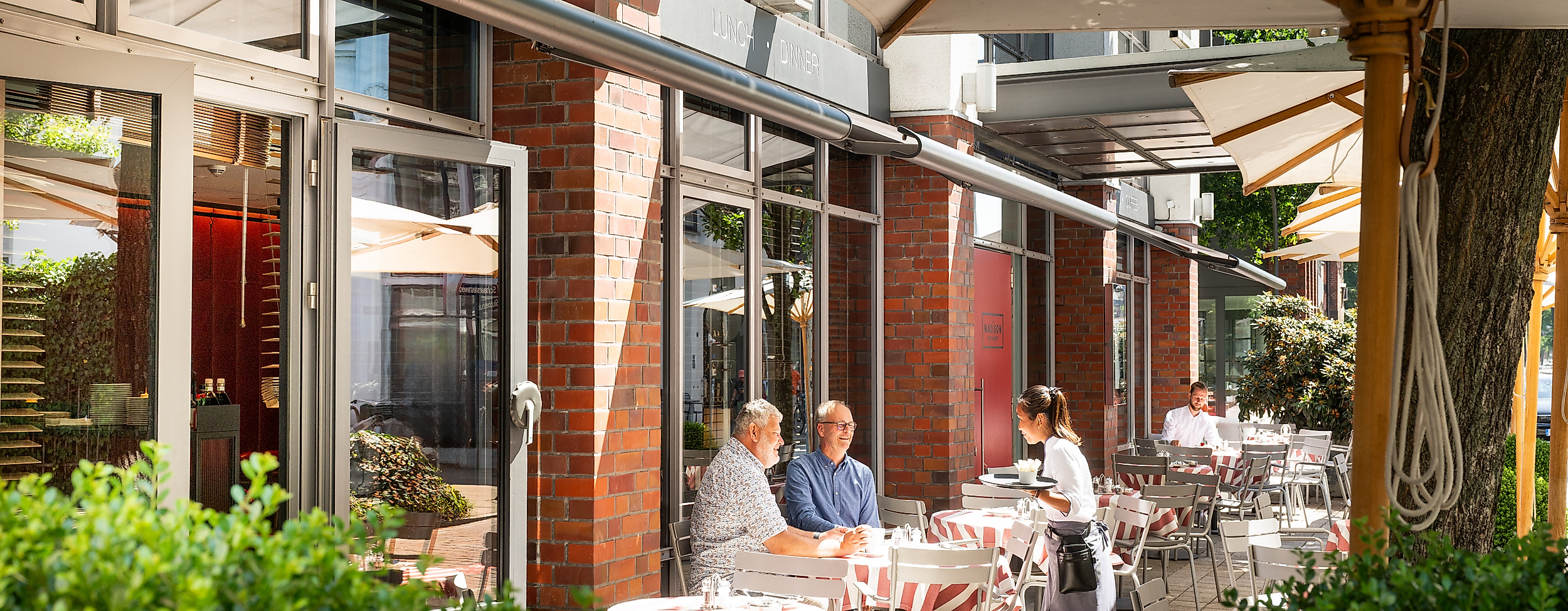 Gemütlicher Restaurant-Außenbereich