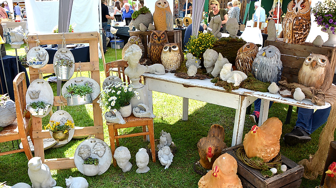 Kunsthandwerkermarkt rund um das Logehuus in Hesedorf