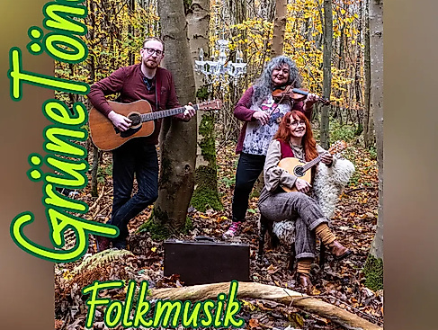 die Band GrüneTöne. Das Trio spielt Irish-Scottish-American Folk, Singer Songwriter und eigene Kompositionen.