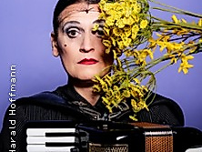 Carmela de Feo - groß! blond! erfolgreich!