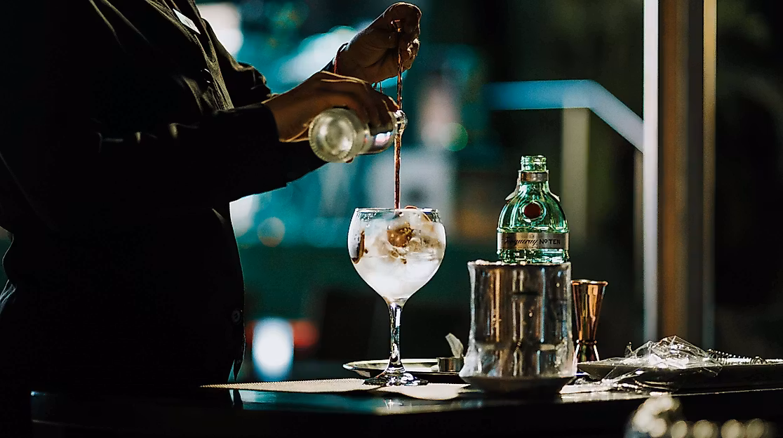 jahreszeiten-bar-nachtleben-c-unsplash-bjarne-vijvinkel