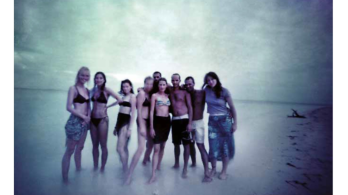 Models on the beach (c) Michael NISCHKE