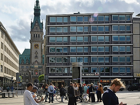 Gedaechtnislücken #revisited, Katharina Kohl, digitale Litfaßsäule Jungfernstieg, Hamburg 2026, Foto: DG. Reiß