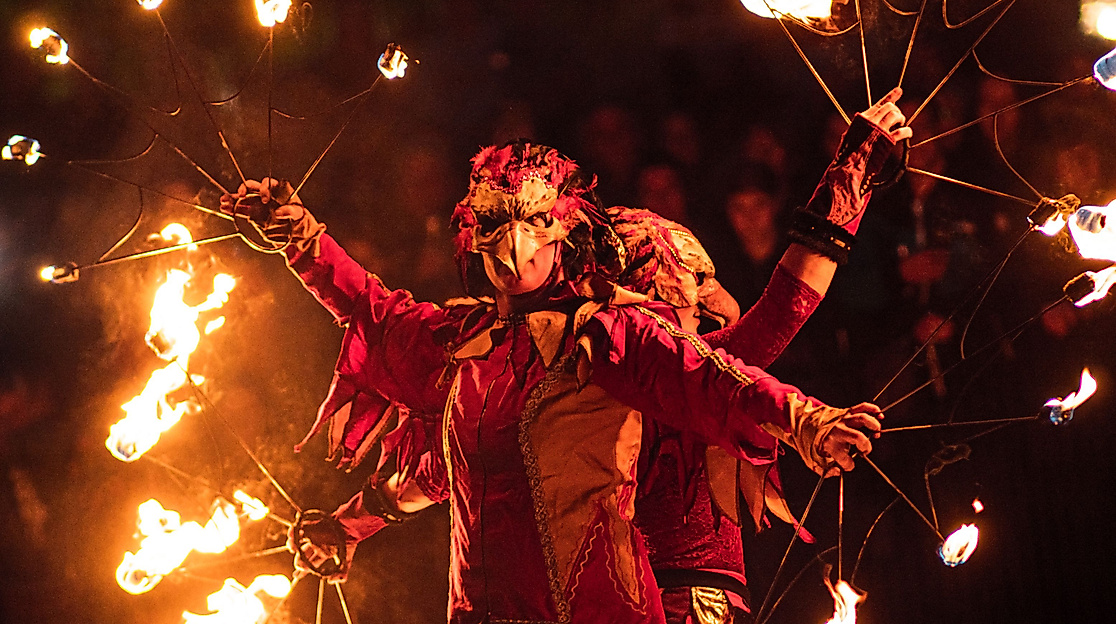 Tropennacht_2023_121_Flammenvoegel-Feuershow