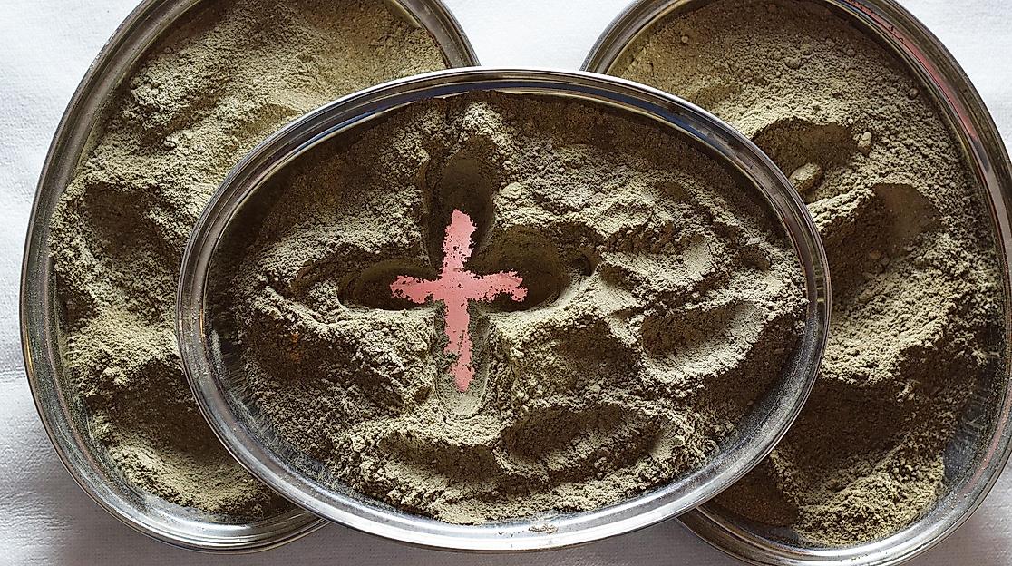 Aschenschale mit Kreuz