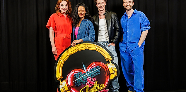 Cast von & Julia - Das Pop-Musical vor Logo in Hamburg
