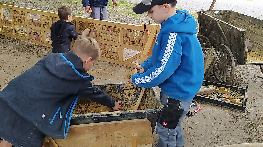 Kinderbauhütte am Winsener Schloss