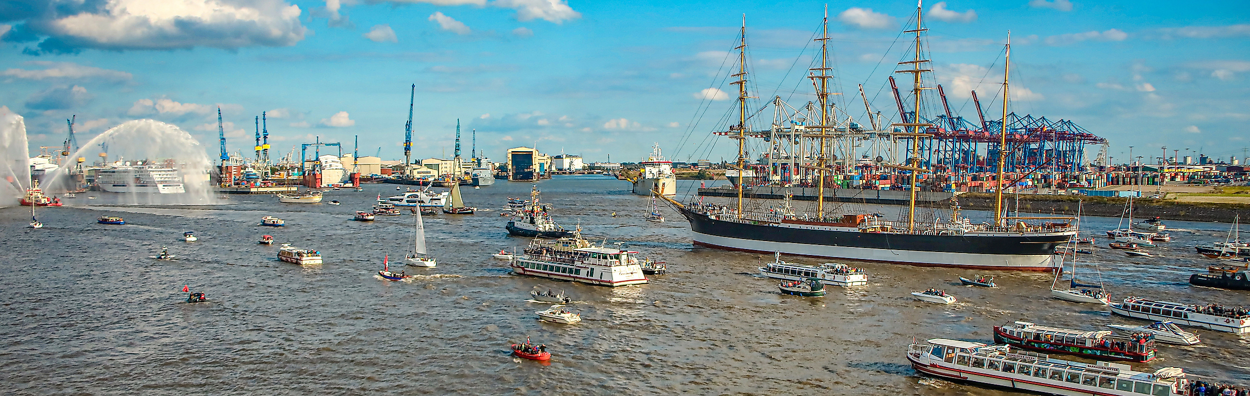HAFENGEBURTSTAG Einlaufparade